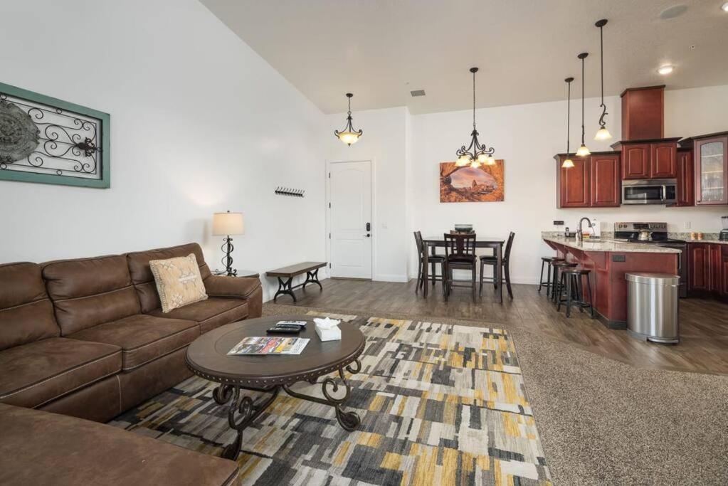 Luxury Downtown Rental - La Dolce Vita Villa #3 موآب المظهر الخارجي الصورة