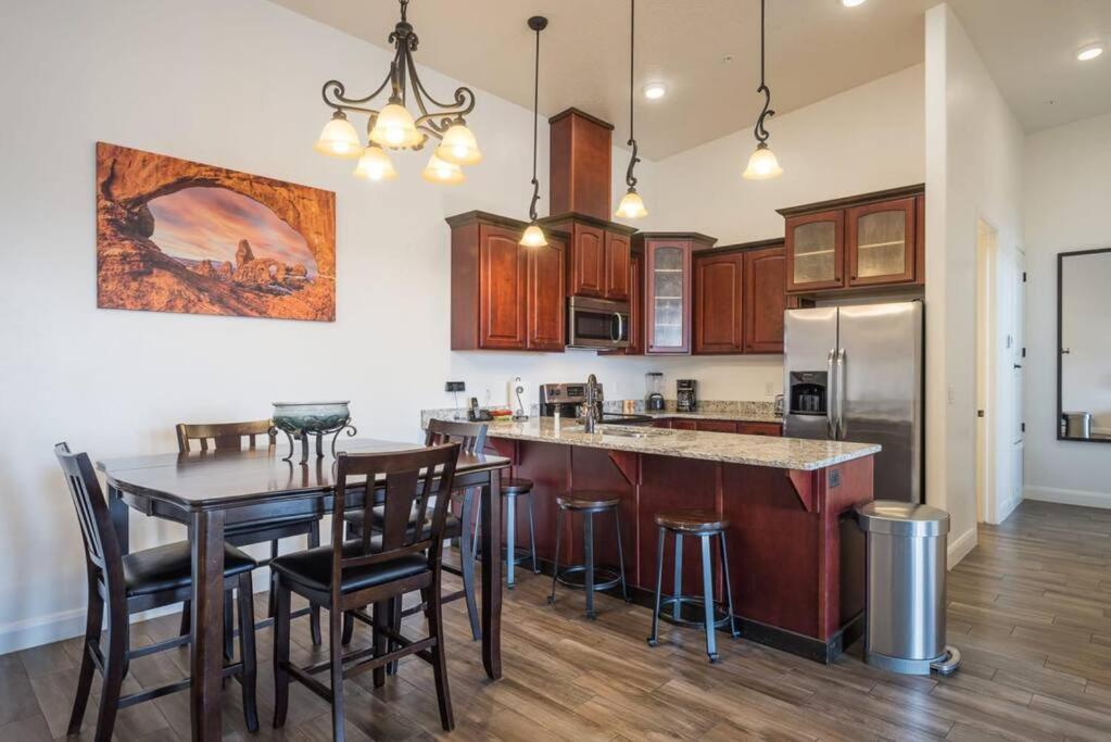 Luxury Downtown Rental - La Dolce Vita Villa #3 موآب المظهر الخارجي الصورة